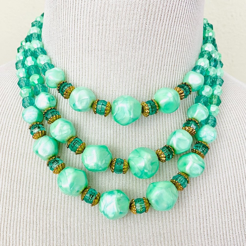 Vintage 1960s Nearly Neon Seafoam Bead Necklace